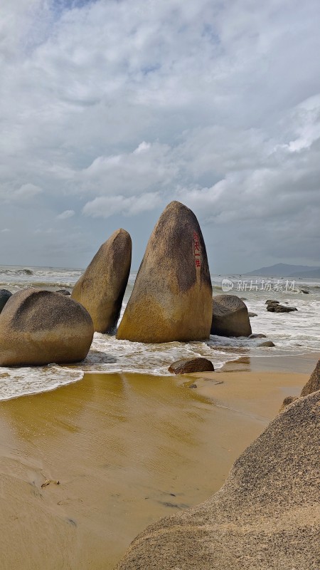 海南三亚天涯海角景区南天一柱石刻远景