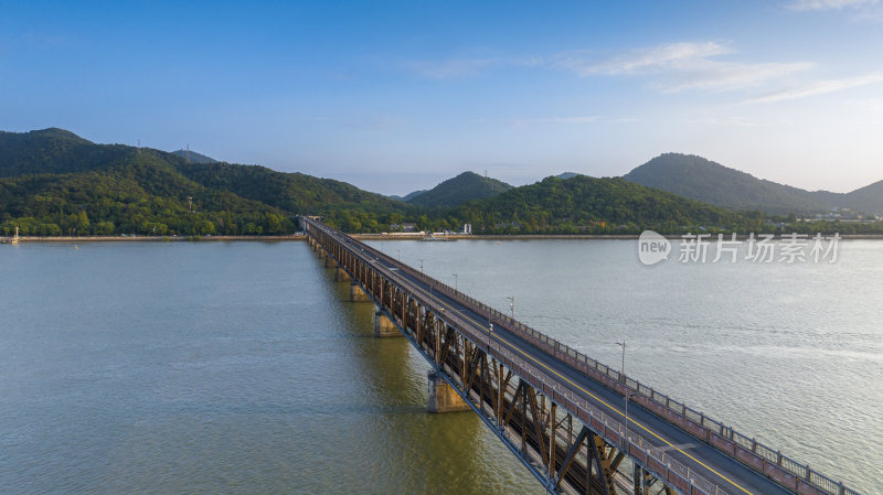 杭州市钱塘江大桥沿岸晨曦风光航拍