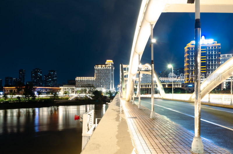 福建省福州的解放大桥夜景