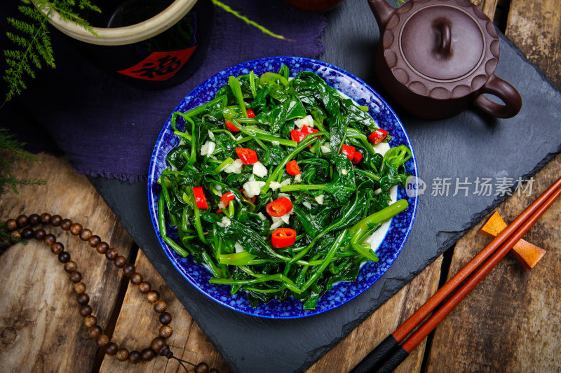 鲜香诱人炒菠菜