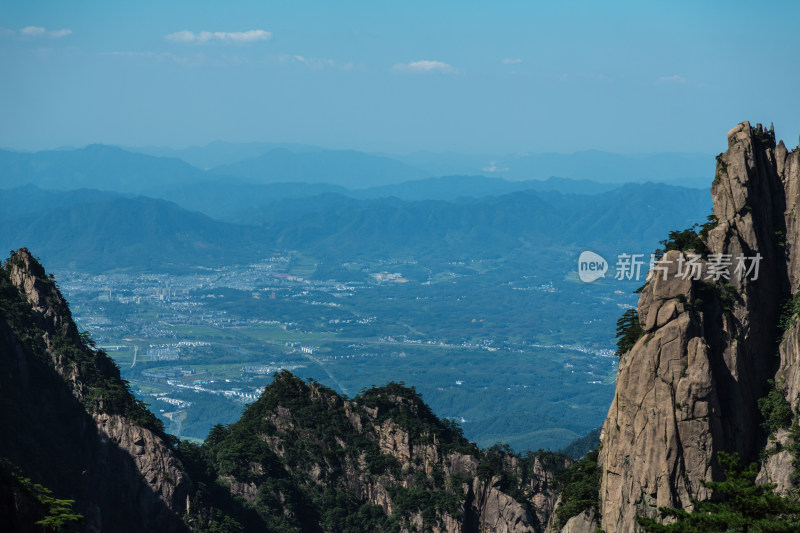 形态各异的山峰