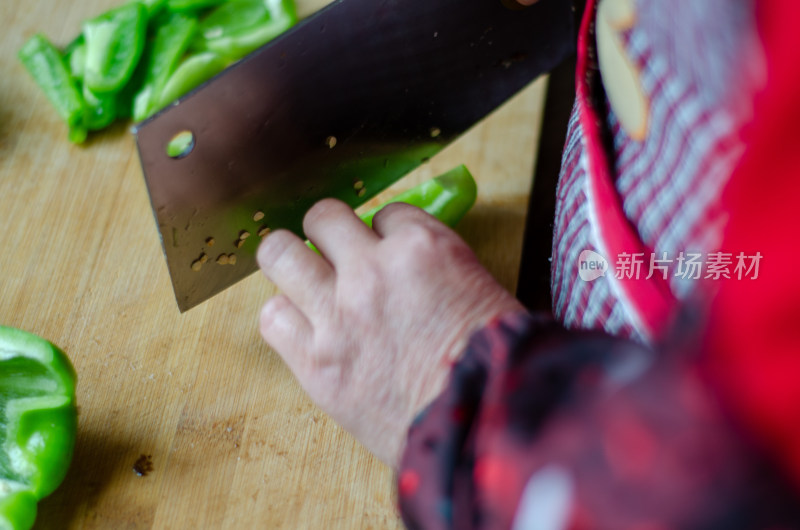 厨房切菜的特写