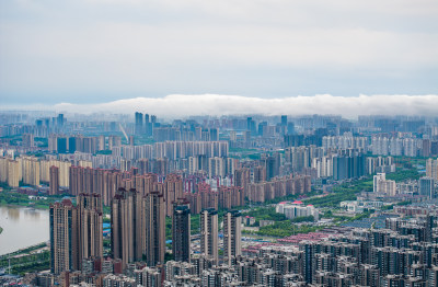 雨后长沙湘江两岸城市天际线