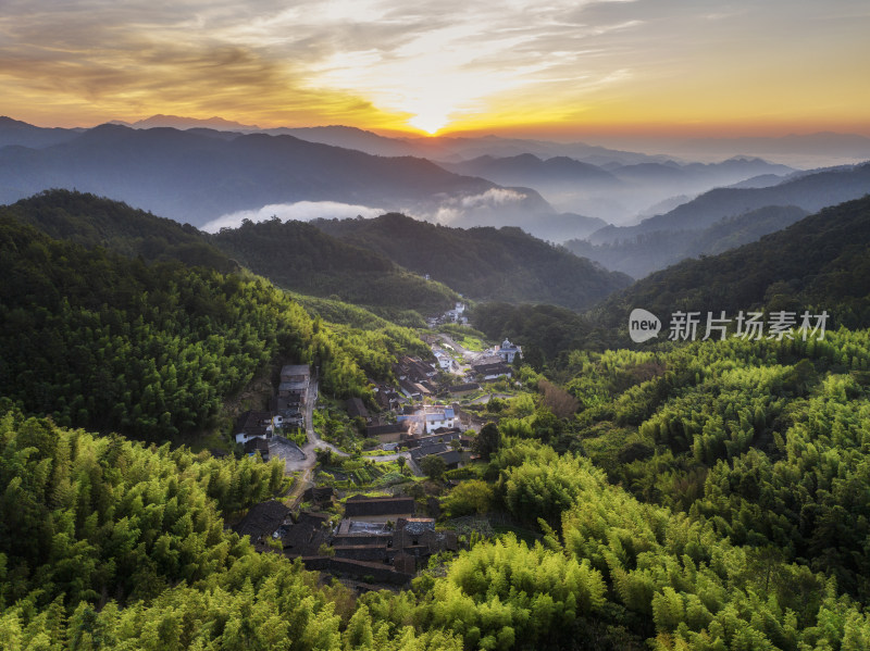 高山航拍云海日出