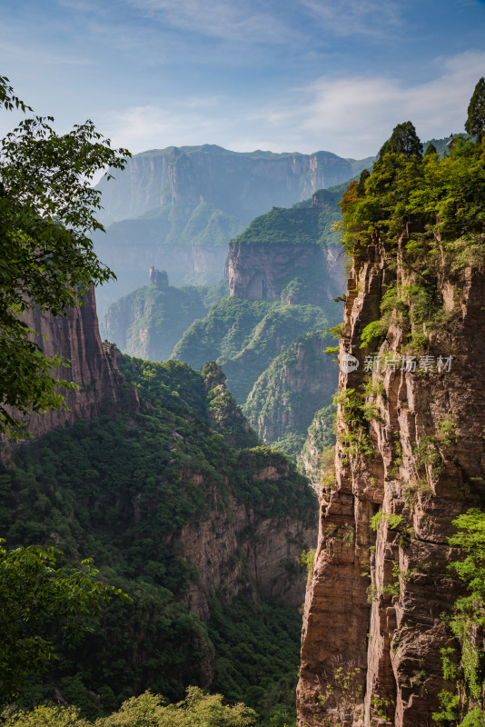 太行山山谷岩石悬崖自然风景