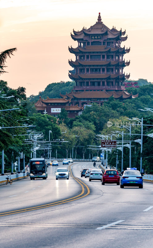 黄昏夕阳晚霞中的武汉长江大桥黄鹤楼景观