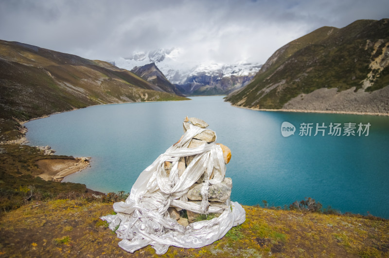 西藏山南白玛林措山水自然风景