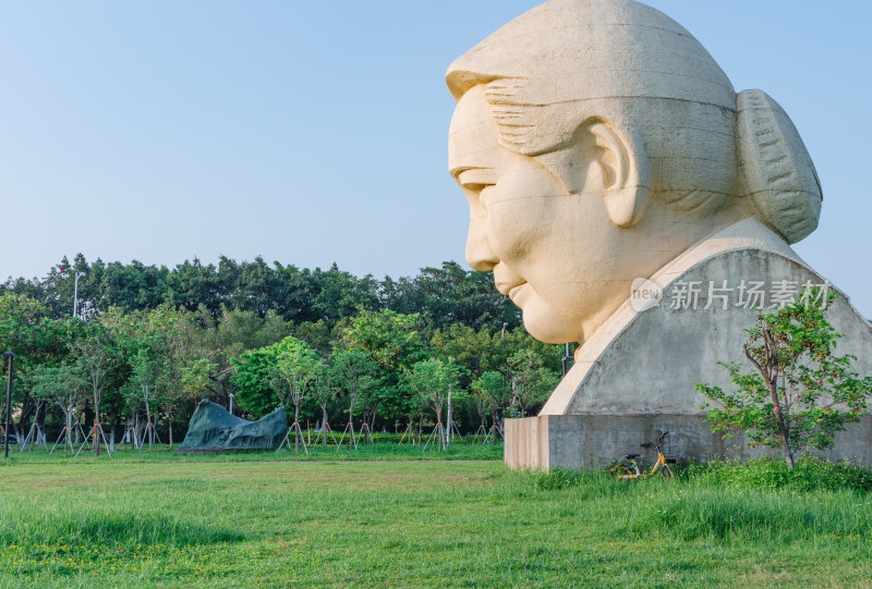 广州大学城露营地公园草坪大型雕塑雕像