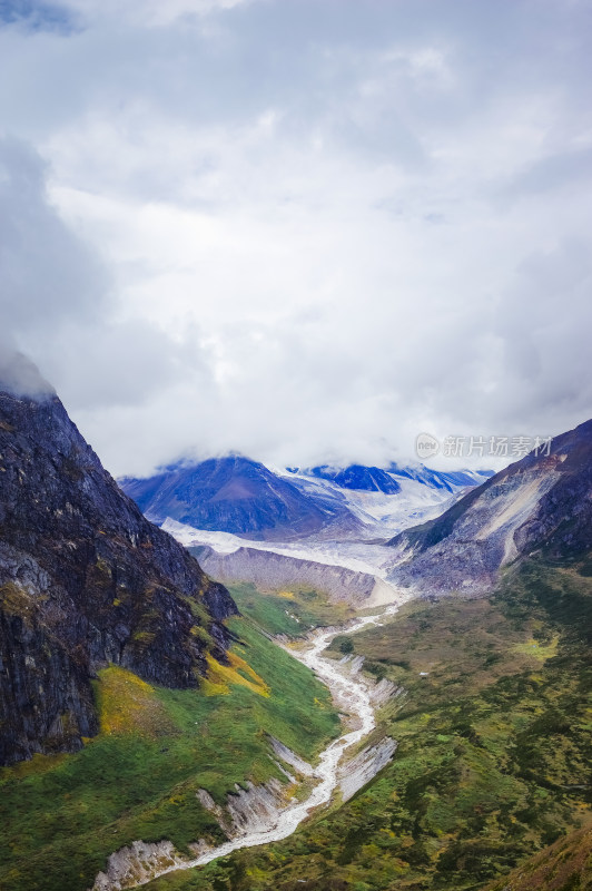 珠峰东坡噶玛沟山水自然风景