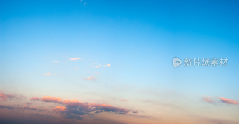 全景傍晚天空