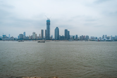 水边城市高楼建筑远景全景