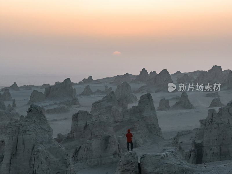 青海海西州俄博梁无人区戈壁滩上的奇特地貌