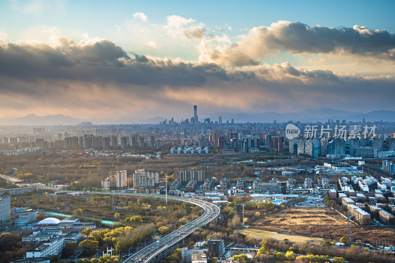 北京中国尊引领的城市与自然交融景观