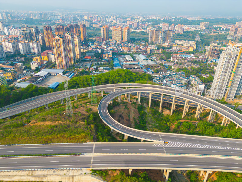 航拍景洪市城市天际线与高架桥交通