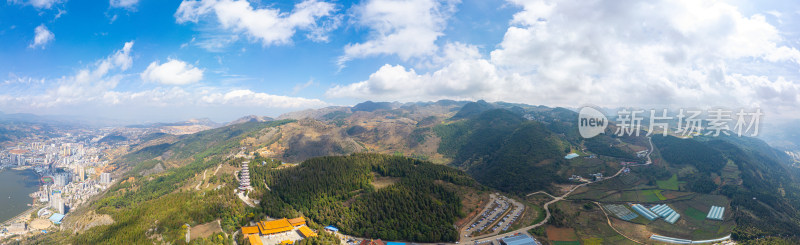 航拍个旧老阴山山峦叠嶂城市全景