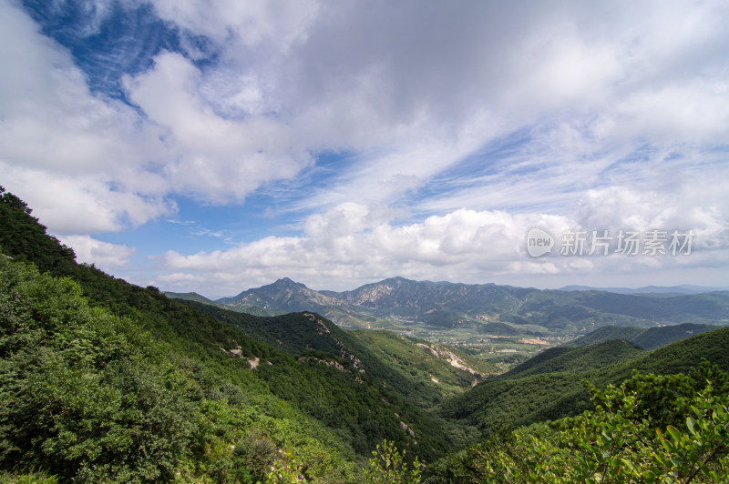 大连普兰店老帽山山顶远眺风光