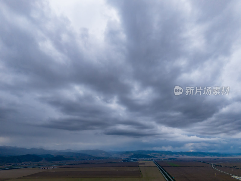 秋收平原农业种植蓝天白云天空航拍图