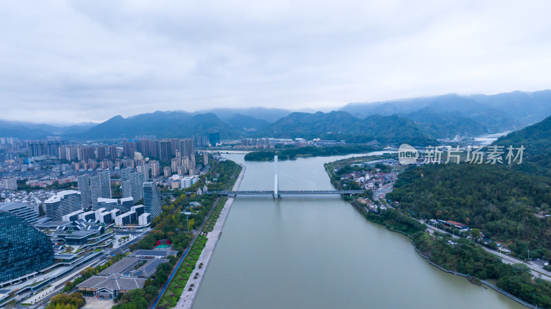 丽水俯瞰城市与河流的交织