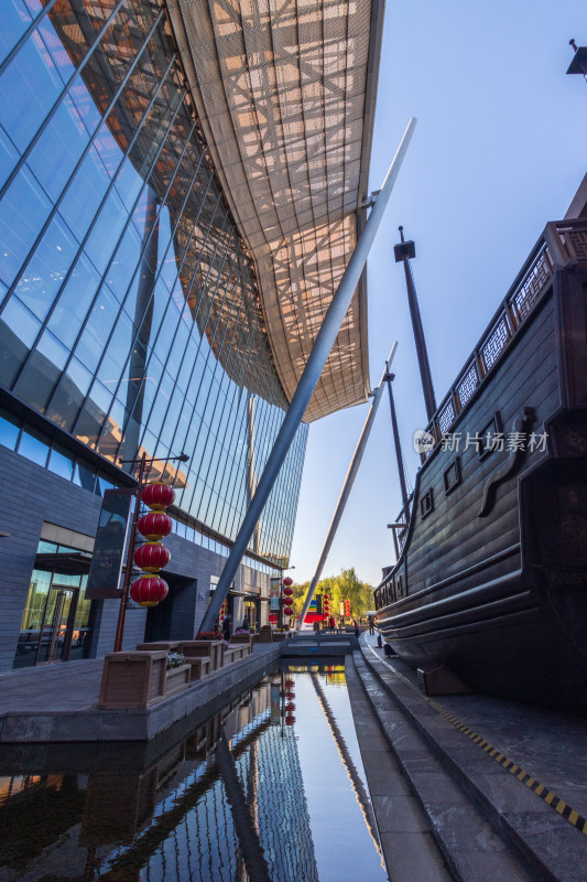 大运河博物馆旁中式古船景观