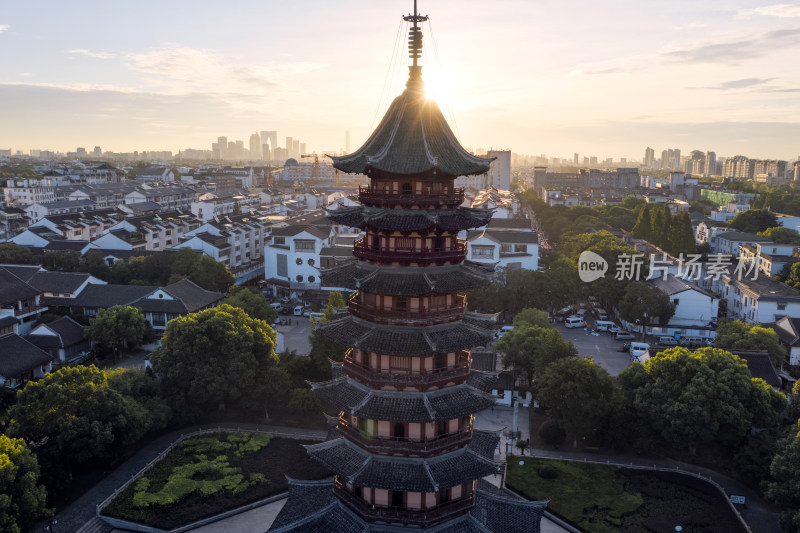 苏州古城区瑞光塔与住宅