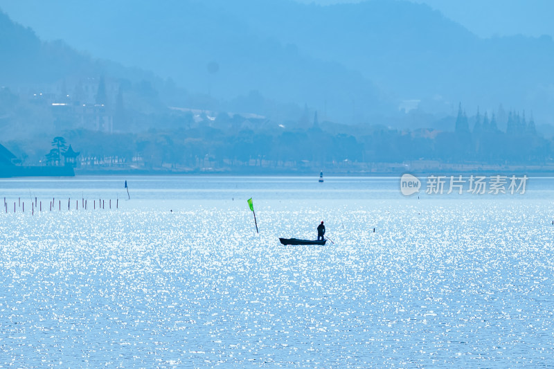 冬日晴朗的午后，浙江宁波东钱湖户外风光