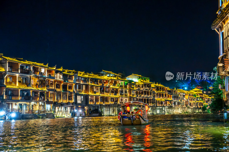 中国湖南湘西凤凰古城夜景