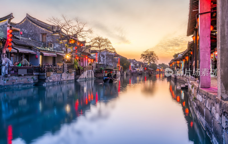 水乡古镇黄昏河道风景