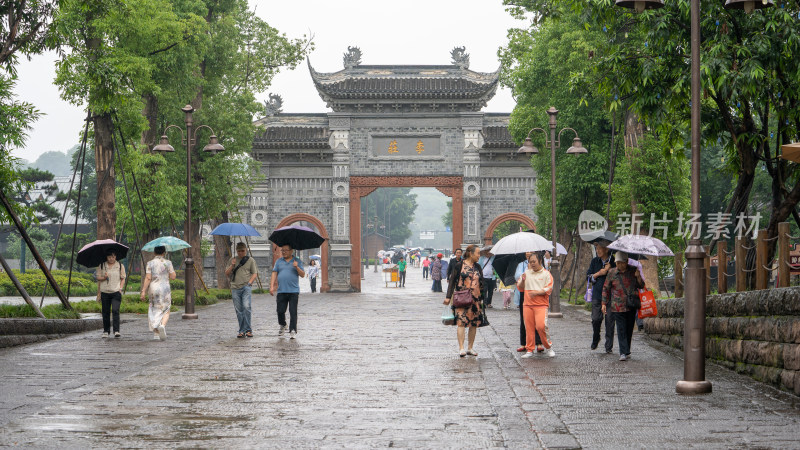 四川省宜宾市旅游度假区李庄古镇的小雨天