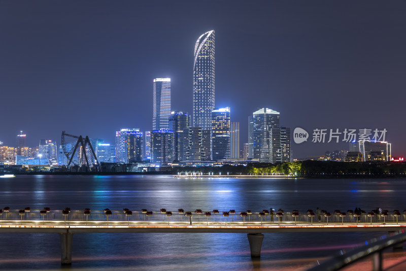 苏州国际金融中心建筑夜景