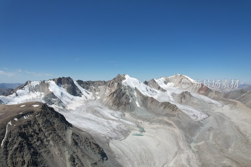 壮丽雪山风景全景图