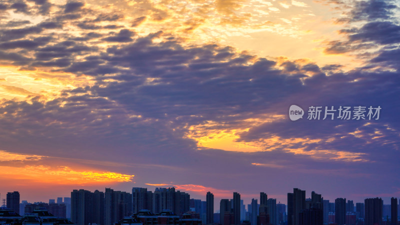 武汉城市天空的朝霞