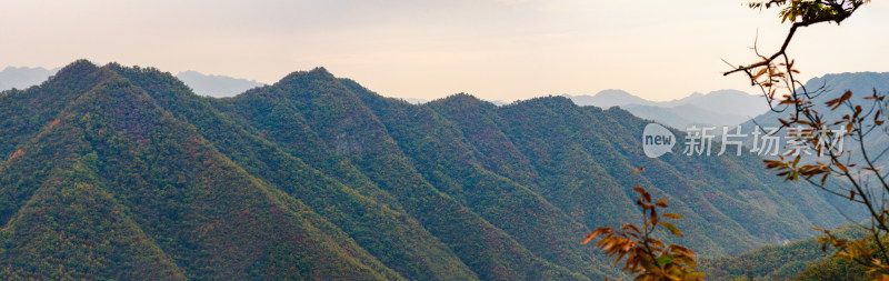 河南省洛阳白云山九龙潭秋天山峦风景