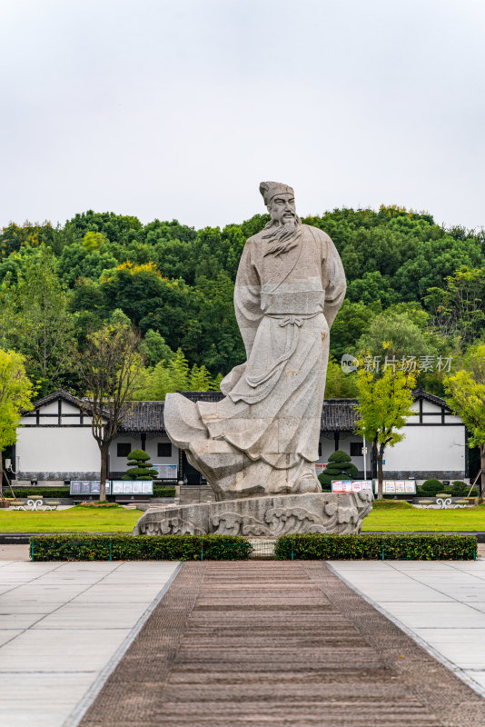 湖北黄冈遗爱湖风景区自然景观苏东坡雕塑