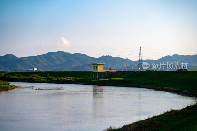 河流堤坝风景