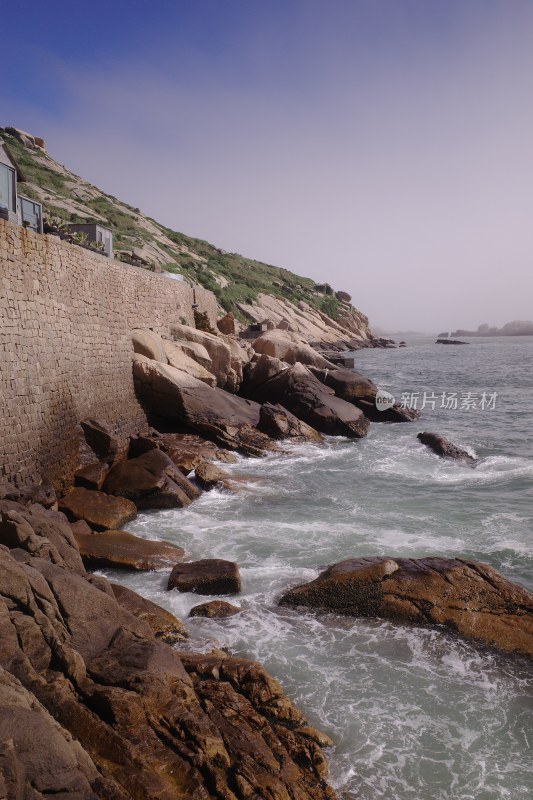 波光粼粼的海面水波荡漾之景