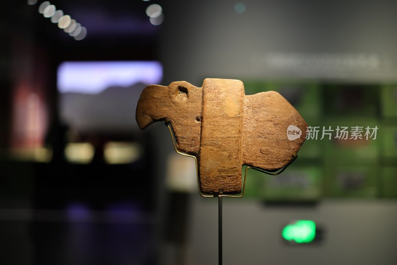 浙江省博物馆新石器时代河姆渡文化木鸟形器