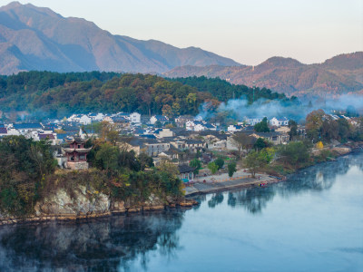 航拍安徽宣城泾县桃花潭风景区老街村庄