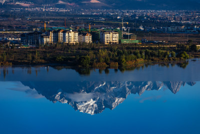 丽江玉龙雪山日照金山