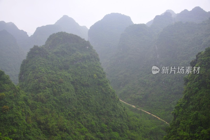 河池大化七百弄景区的喀斯特崇山峻岭