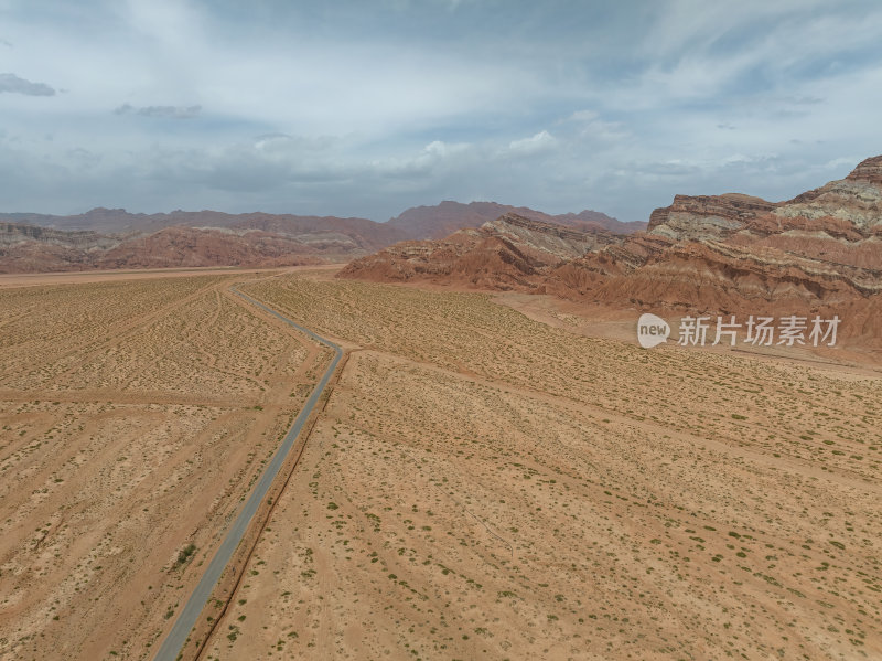 新疆南疆阿克苏温宿大峡谷天山托木尔峰航拍