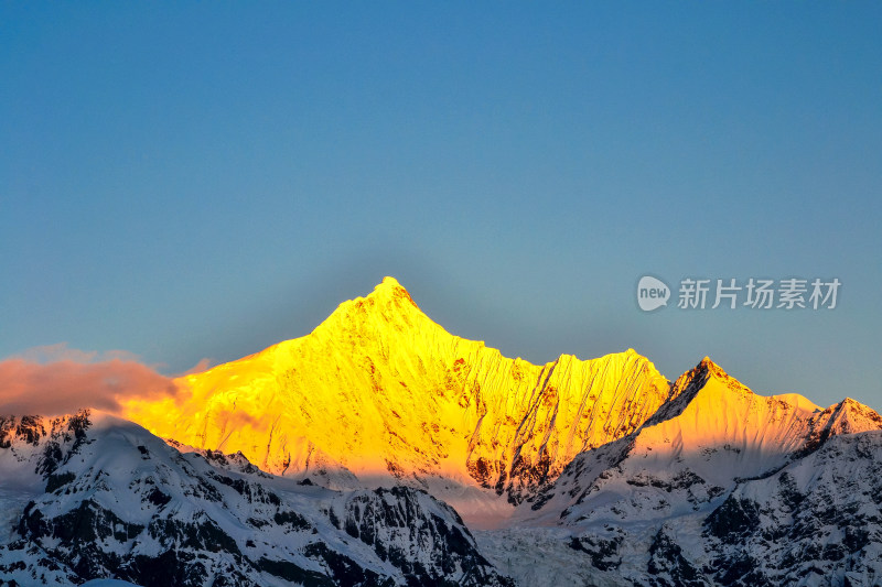 梅里雪山日照金山自然风景