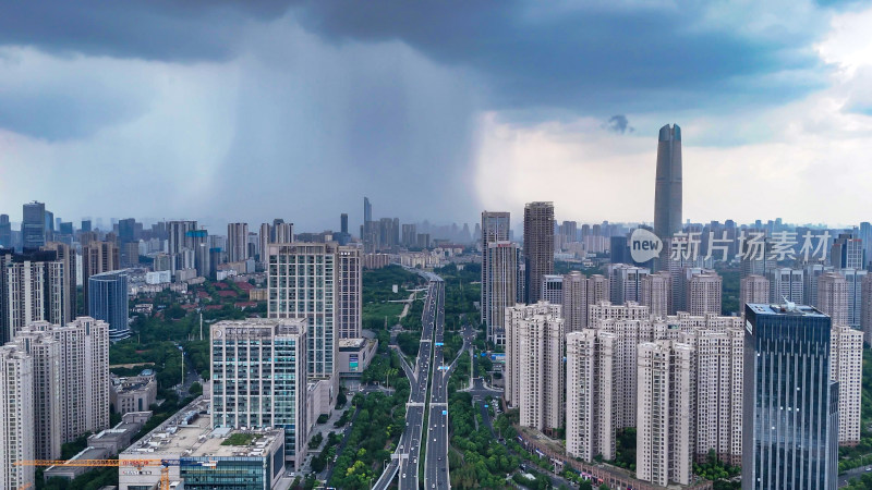 航拍湖北武汉城市暴雨来临乌云密布