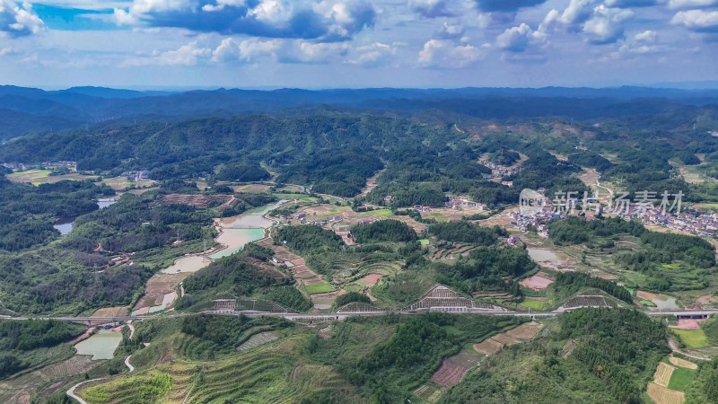 南方山川丘陵梯田农田航拍图