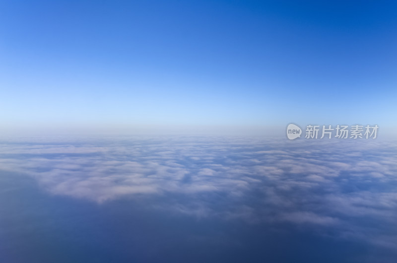 飞机窗外万米高空壮观云海唯美风光