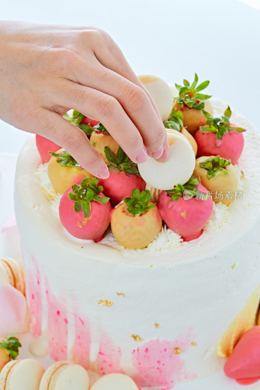 鲜草莓马卡龙法式多层奶夹心油蛋糕