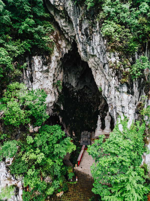 安顺龙宫风景区观音洞