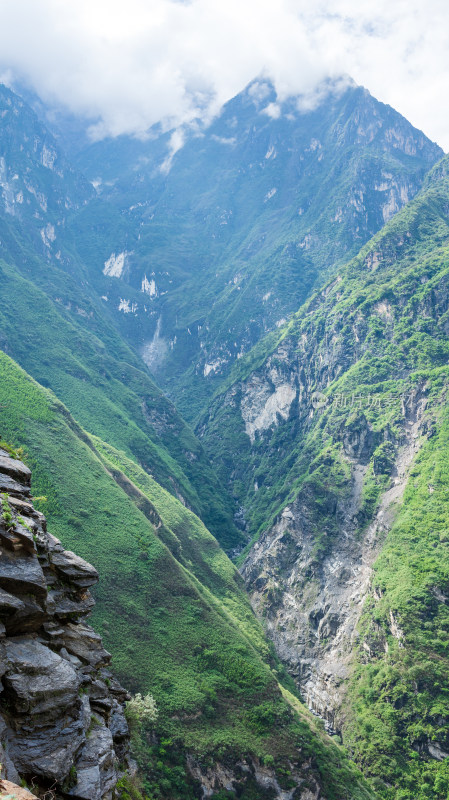 丽江虎跳峡高路徒步