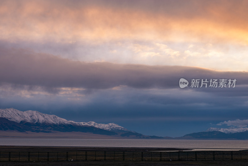 赛里木湖风光