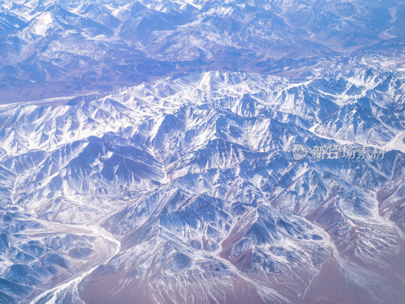 飞机上拍的冬季新疆天山山脉