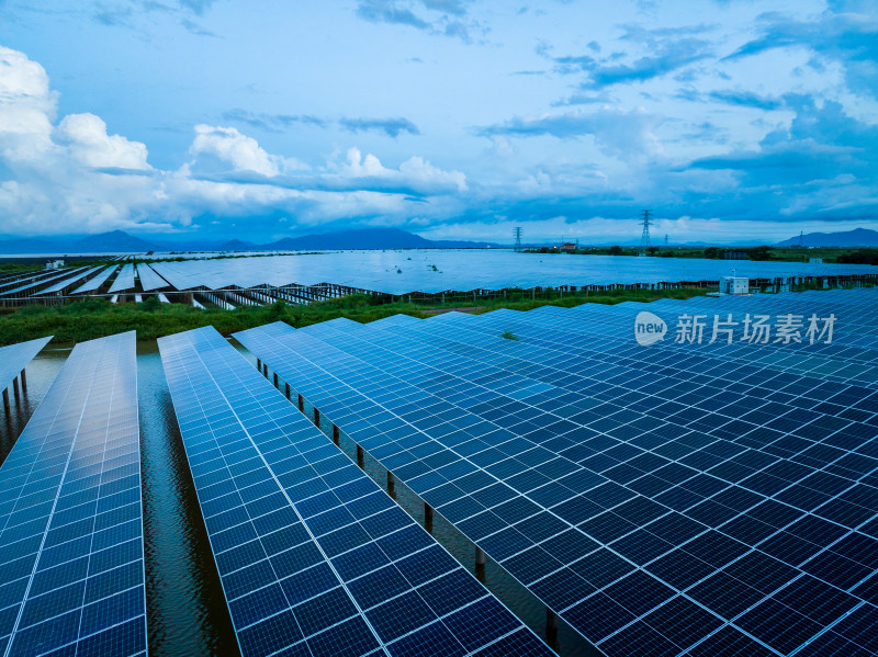 广东江门太阳能鱼塘光伏发电蓝天白云